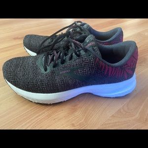 Women’s Brooks Launch 6